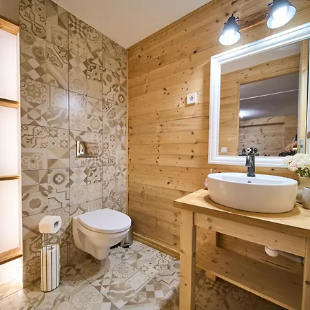 Semesterbostad Cosy Forest House Vértesacsa