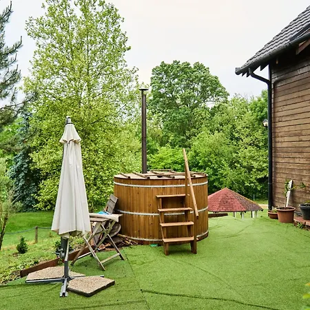 Cosy Forest House Semesterbostad