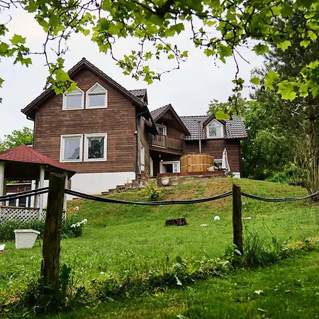 Cosy Forest House Semesterbostad *