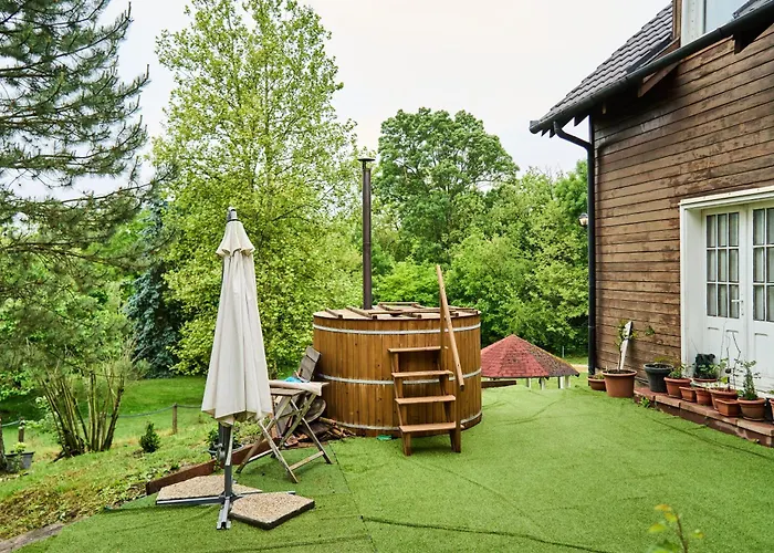 Cosy Forest House בית נופש